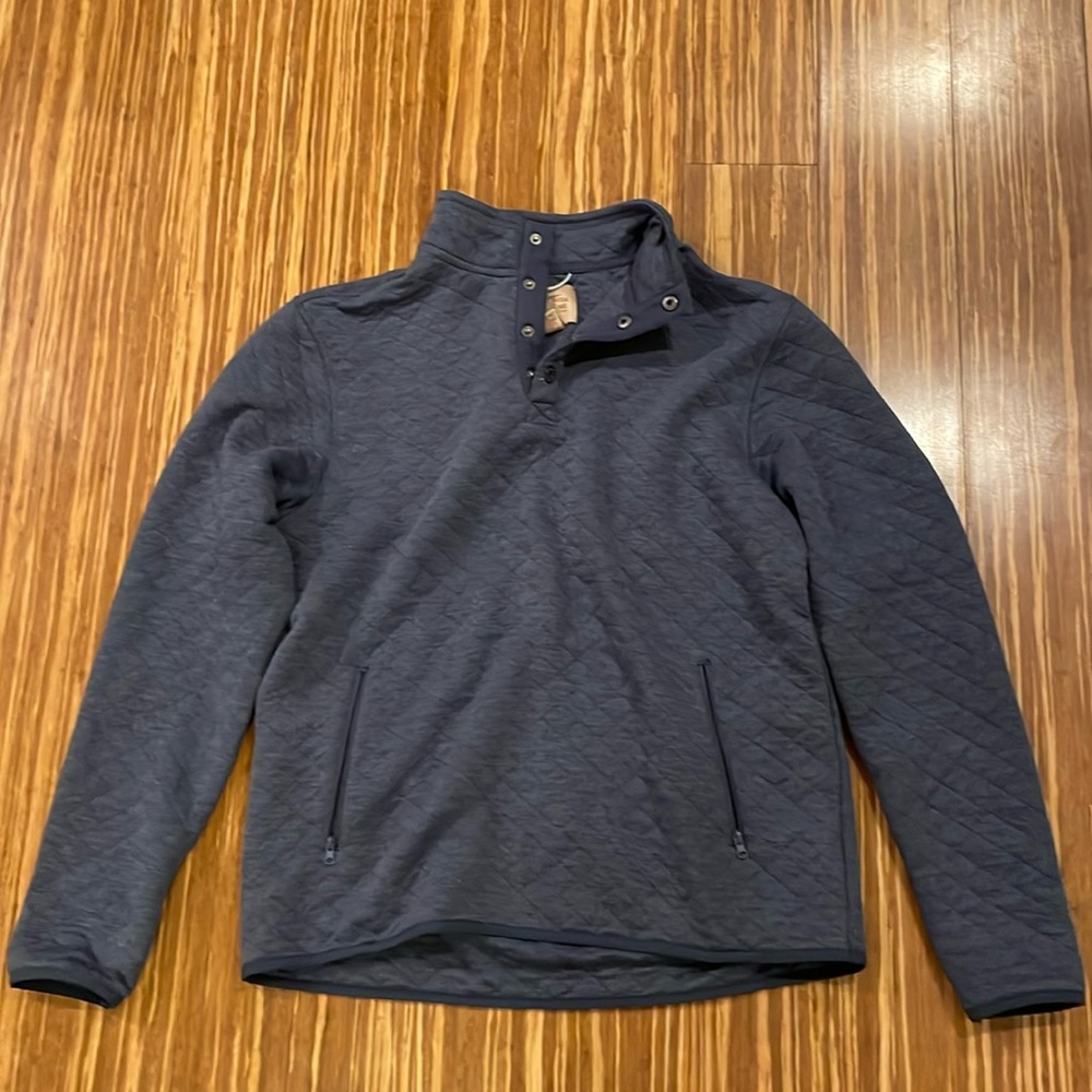 Men’s medium long sleeve padded pullover with buttons. (Worn/used)
